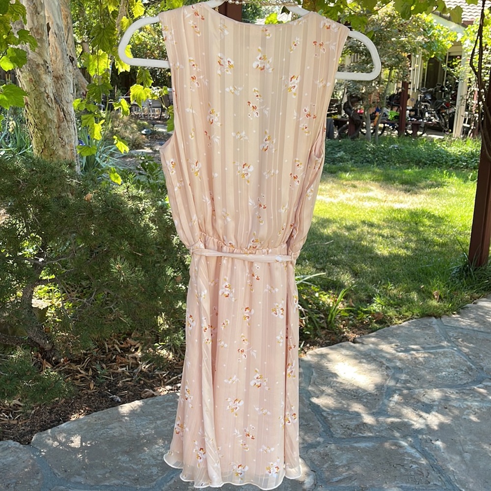 🌺 WAYF; Beautiful Mini Peach Floral Sleeveless Dress in Misses Sz. Extra Small! - Picture 3 of 12